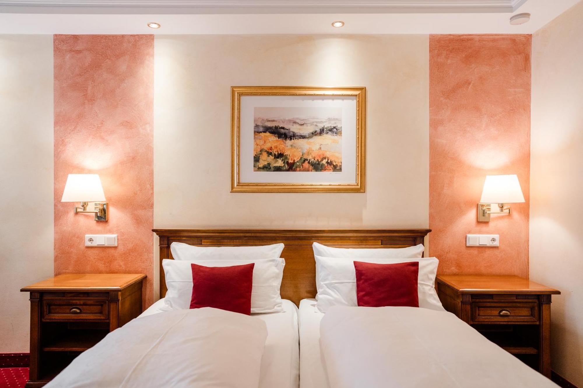 Hotel Antoniushof Ruhstorf an der Rott エクステリア 写真