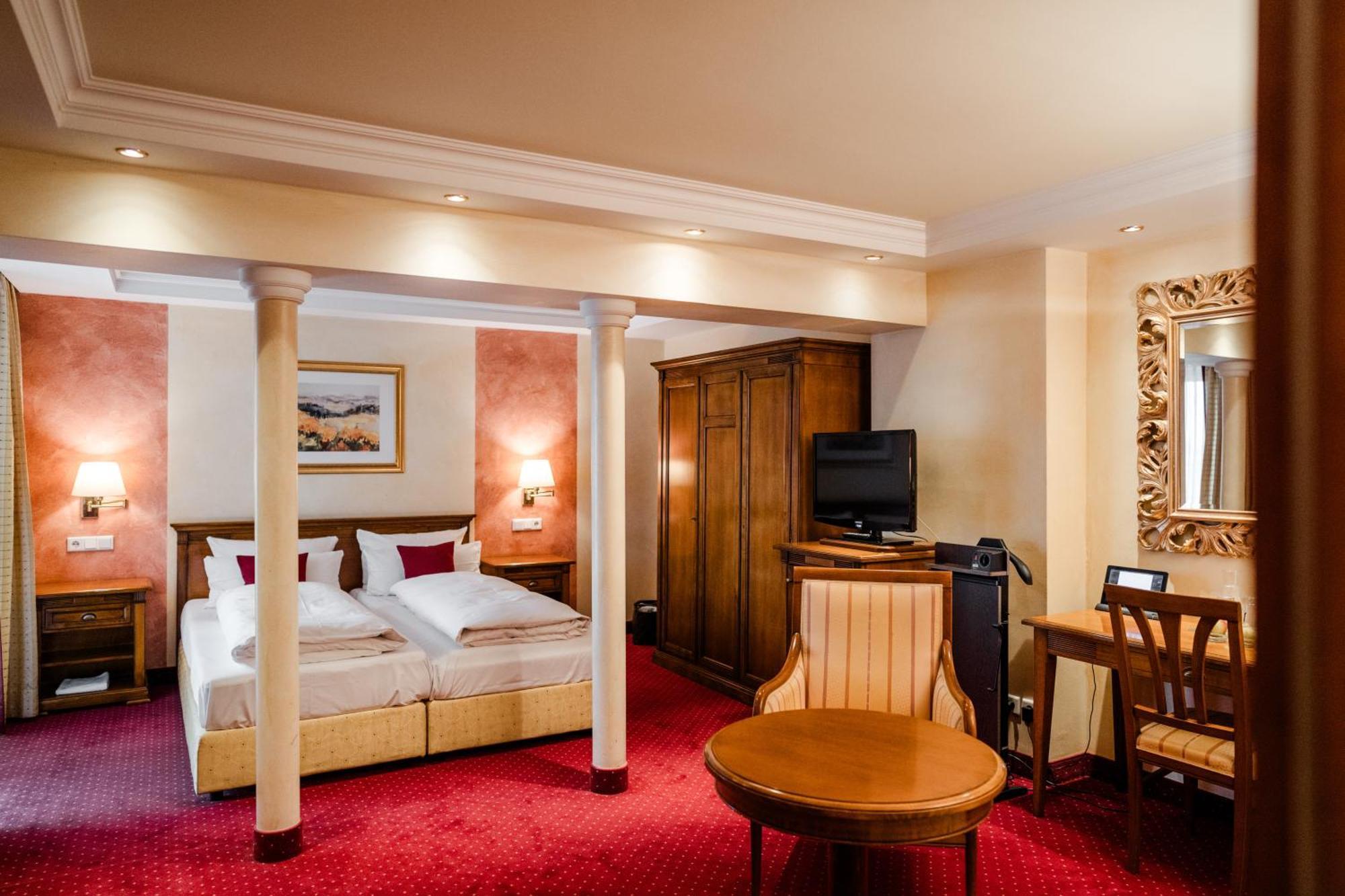 Hotel Antoniushof Ruhstorf an der Rott エクステリア 写真