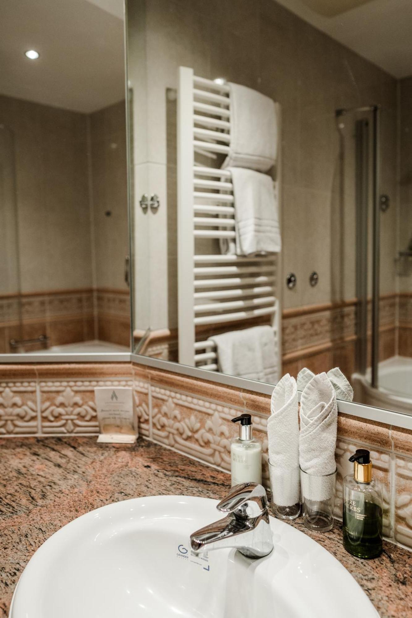 Hotel Antoniushof Ruhstorf an der Rott エクステリア 写真